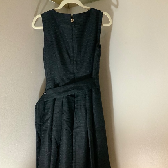Tommy Hilfiger Black 6 Sleeveless, A line, Belted Dress LBD Normcore Scandi - Picture 2 of 8